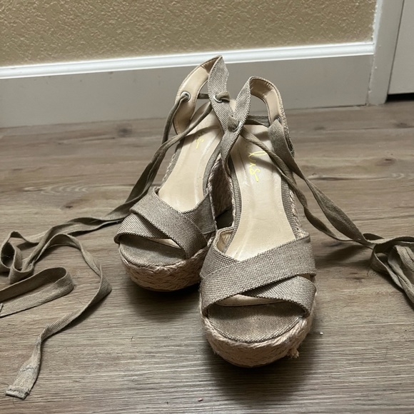 Lulus wedges - Picture 3 of 3
